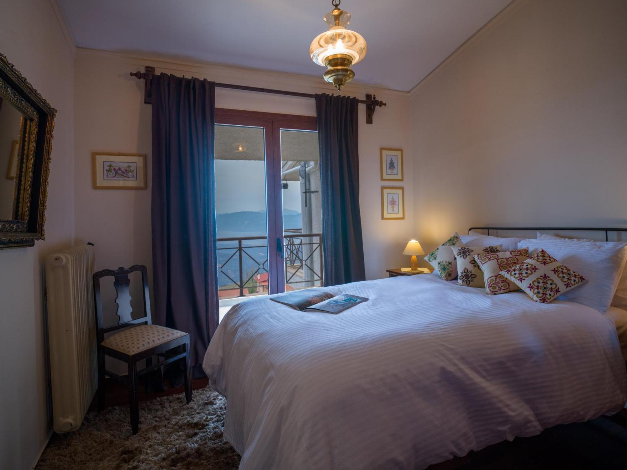 Traditional Luxury Villa Armonia Aigio Exteriör bild